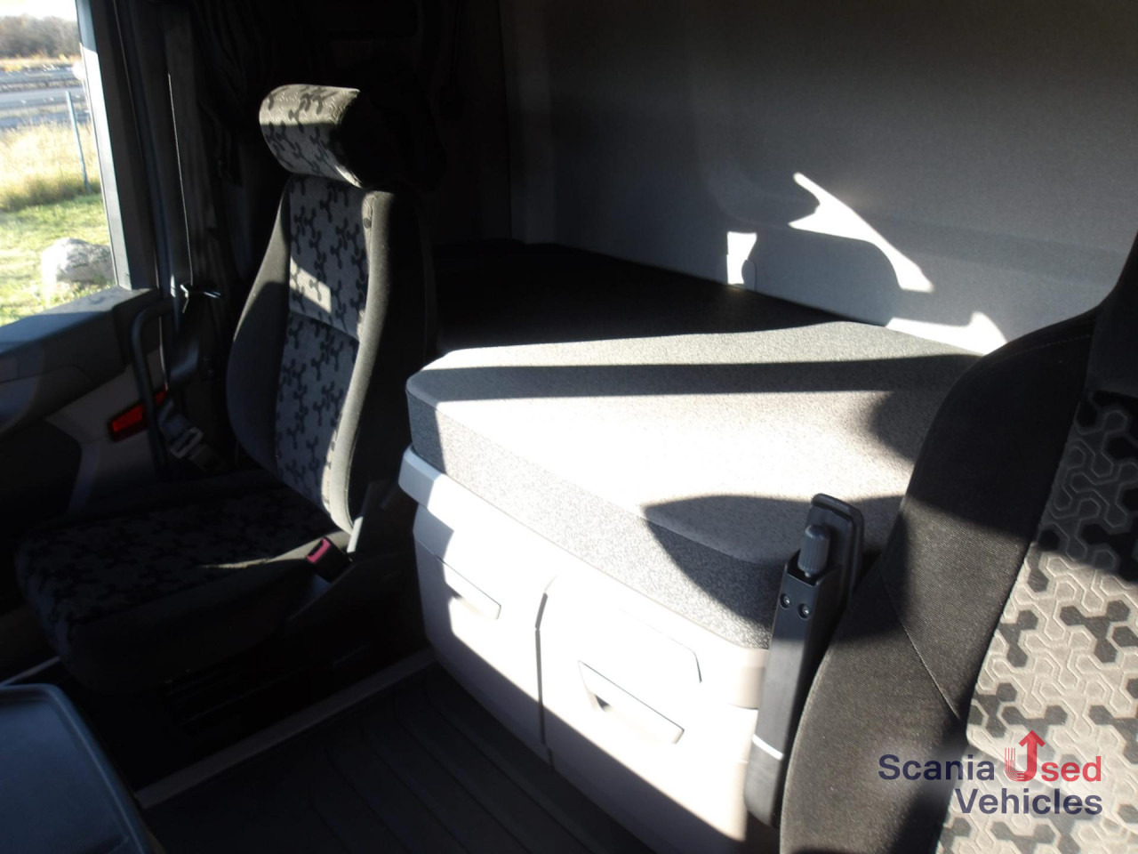 Влекач SCANIA R 460 A4x2NA / Schubbodenhydraulik: снимка 13 Влекач SCANIA R 460 A4x2NA / Schubbodenhydraulik: снимка 13