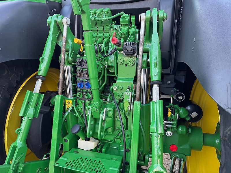 John Deere 6R195 AP 50KM COMMAND-PRO 2023 1490 UUR!!! - Трактор: снимка 4 John Deere 6R195 AP 50KM COMMAND-PRO 2023 1490 UUR!!! - Трактор: снимка 4