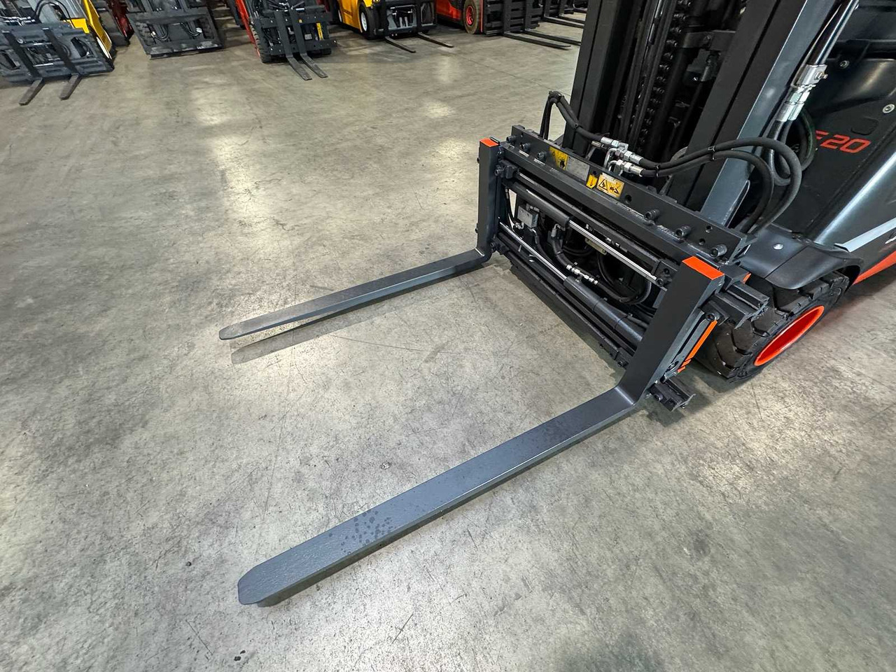 02/2018 SERVICE+UVV 10/2026 LINDE E20L TRIPLEX 3RD+4TH VALVE FORK ADJUSTER ELECTRIC FORKLIFT 7,282 HOURS - Мотокар: снимка 5 02/2018 SERVICE+UVV 10/2026 LINDE E20L TRIPLEX 3RD+4TH VALVE FORK ADJUSTER ELECTRIC FORKLIFT 7,282 HOURS - Мотокар: снимка 5