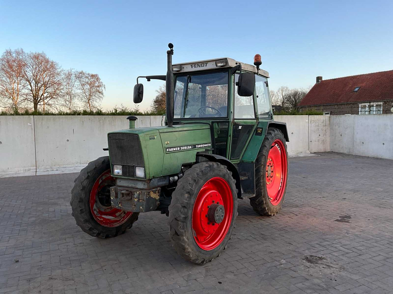 1982 FENDT ALL-WHEEL DRIVE FARM TRACTOR - Трактор: снимка 1 1982 FENDT ALL-WHEEL DRIVE FARM TRACTOR - Трактор: снимка 1