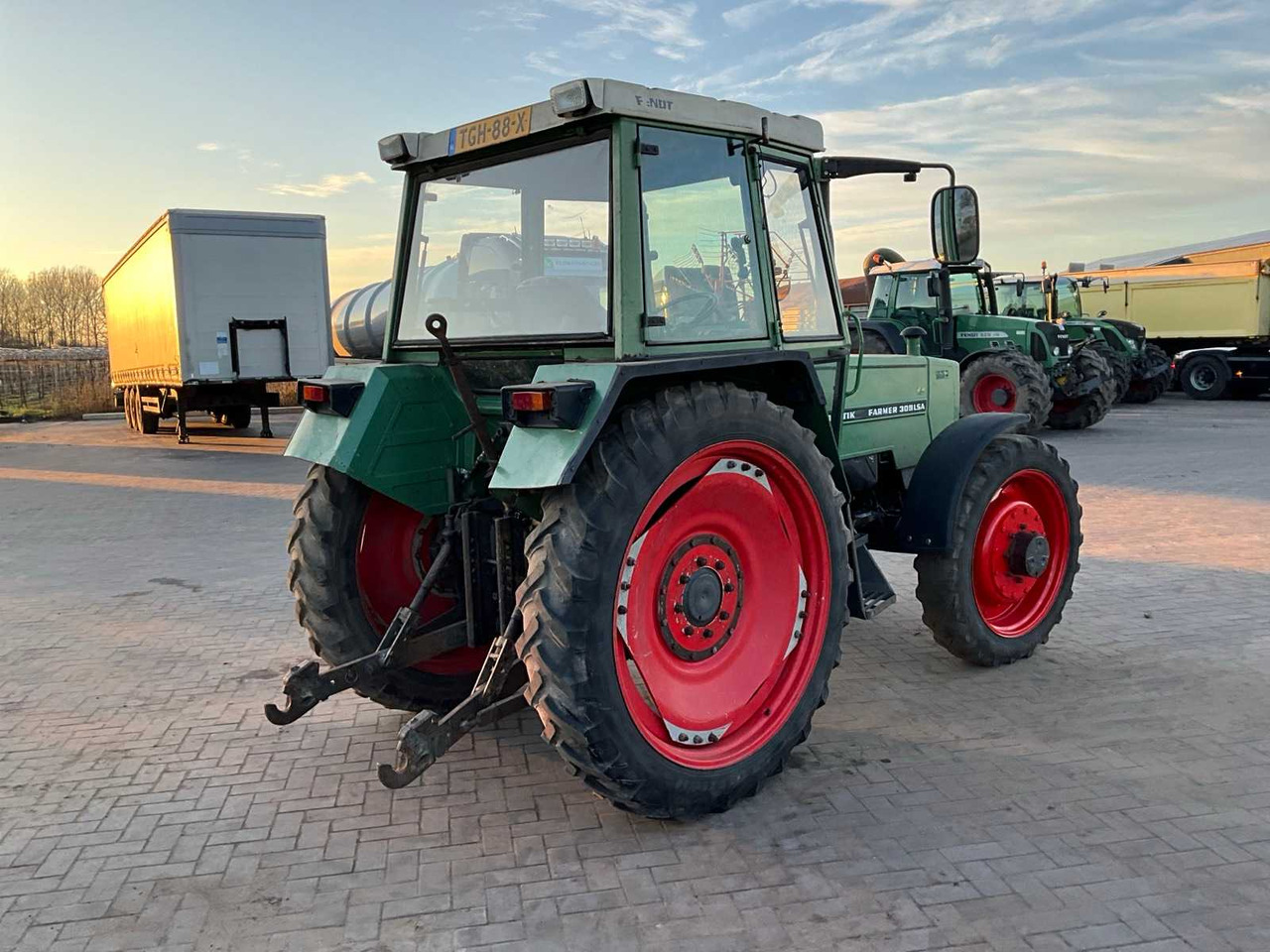 1982 FENDT ALL-WHEEL DRIVE FARM TRACTOR - Трактор: снимка 5 1982 FENDT ALL-WHEEL DRIVE FARM TRACTOR - Трактор: снимка 5