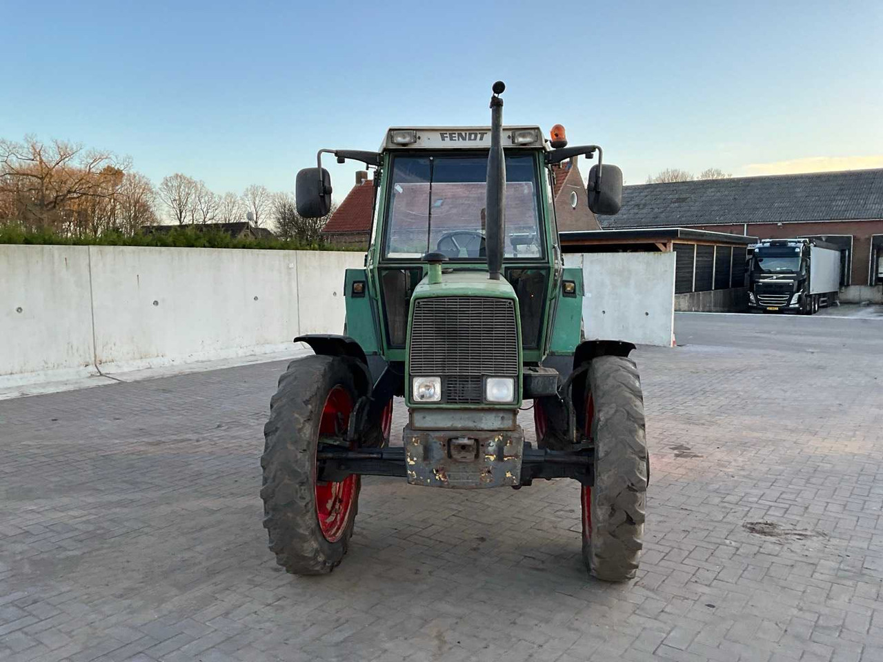 1982 FENDT ALL-WHEEL DRIVE FARM TRACTOR - Трактор: снимка 2 1982 FENDT ALL-WHEEL DRIVE FARM TRACTOR - Трактор: снимка 2