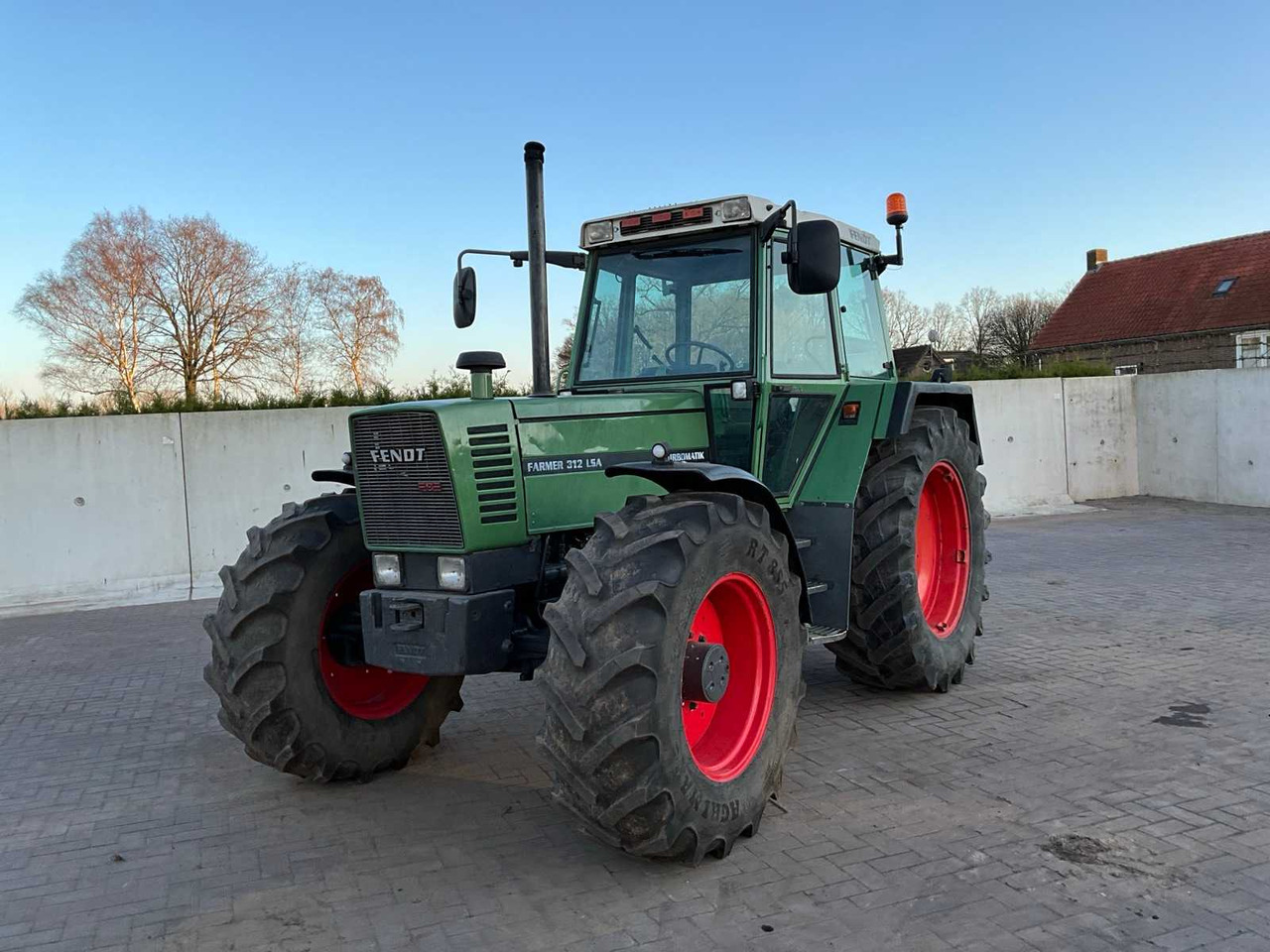 1982 FENDT FARMER 312 LSA ALL-WHEEL DRIVE FARM TRACTOR - Трактор: снимка 1 1982 FENDT FARMER 312 LSA ALL-WHEEL DRIVE FARM TRACTOR - Трактор: снимка 1