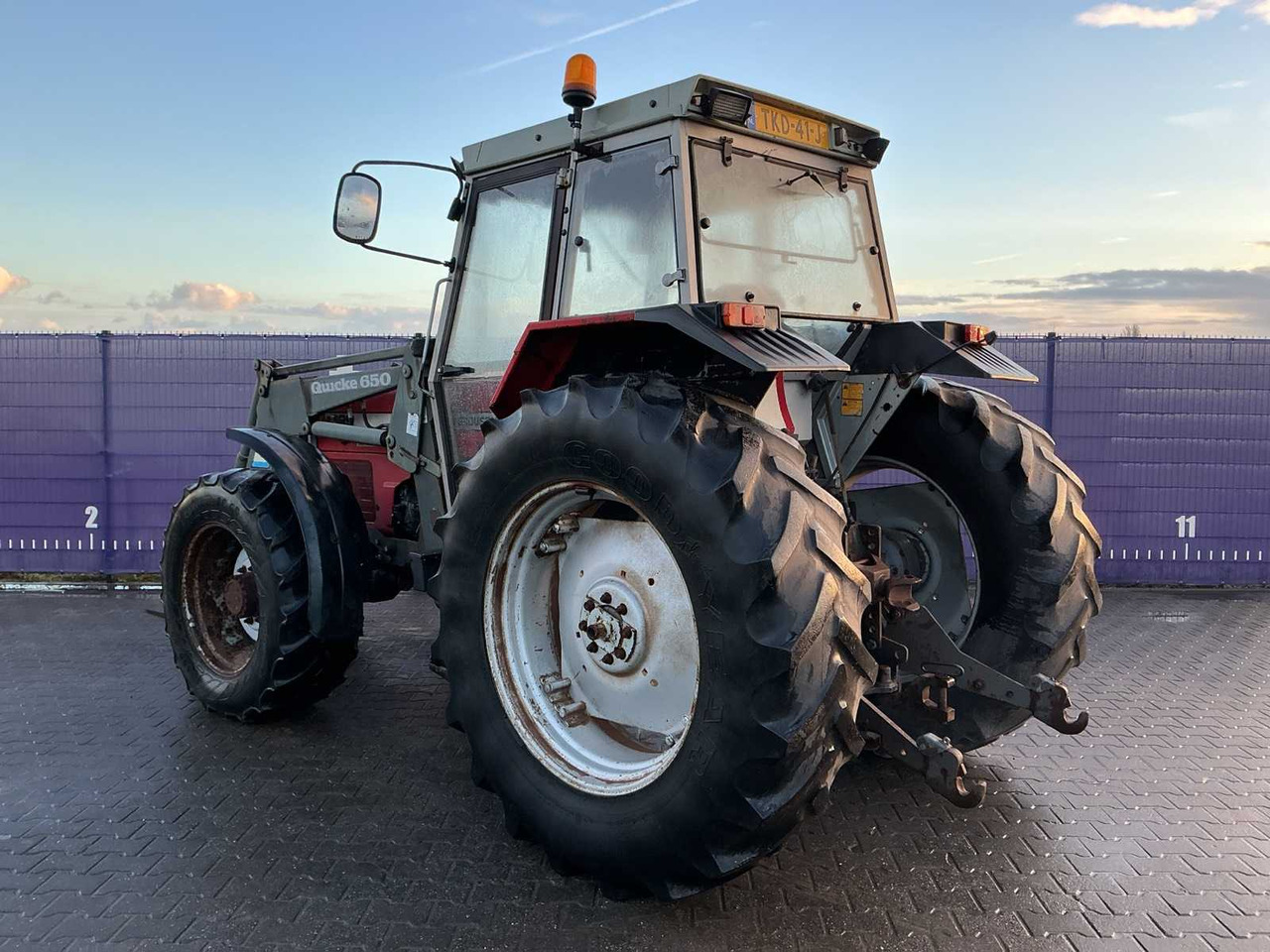 1996 MASSEY FERGUSON 399 FOUR WHEEL DRIVE FARM TRACTOR - Трактор: снимка 3 1996 MASSEY FERGUSON 399 FOUR WHEEL DRIVE FARM TRACTOR - Трактор: снимка 3