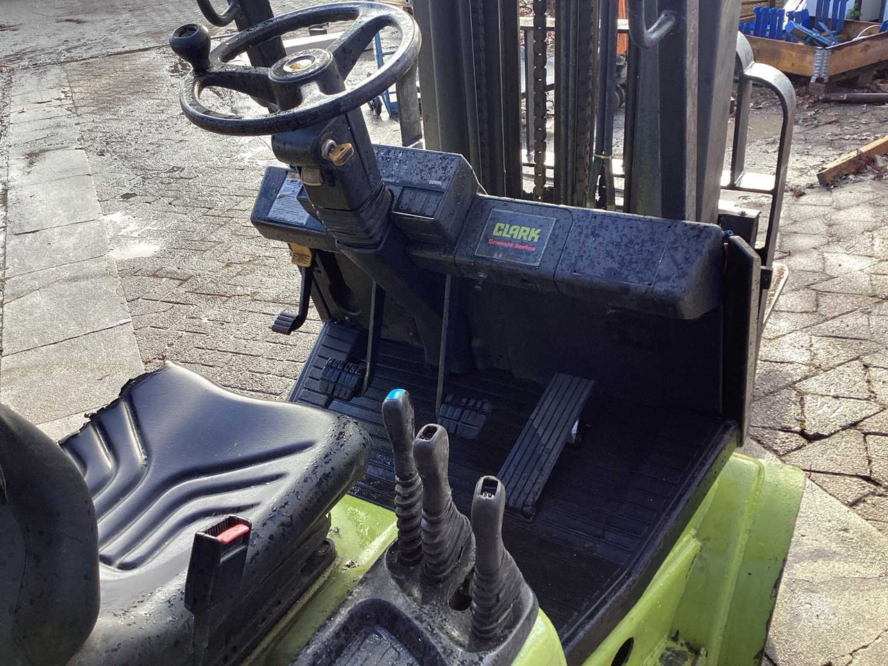 Мотокар 1999 CLARK CGC30 FORKLIFT 7300 MM: снимка 12 Мотокар 1999 CLARK CGC30 FORKLIFT 7300 MM: снимка 12