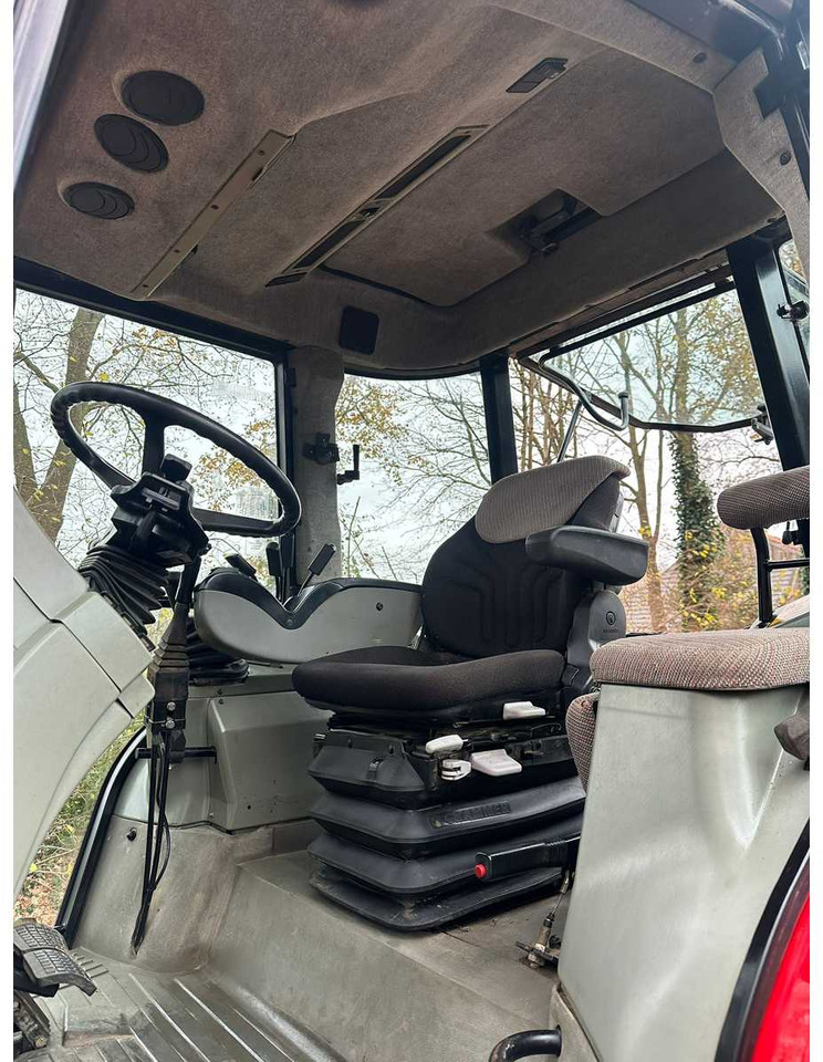 Трактор 2001 MASSEY FERGUSON 6255 FOUR WHEEL DRIVE FARM TRACTOR: снимка 7 Трактор 2001 MASSEY FERGUSON 6255 FOUR WHEEL DRIVE FARM TRACTOR: снимка 7