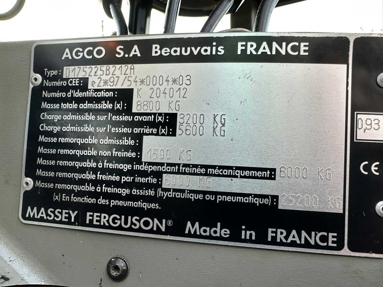 Трактор 2001 MASSEY FERGUSON 6255 FOUR WHEEL DRIVE FARM TRACTOR: снимка 8 Трактор 2001 MASSEY FERGUSON 6255 FOUR WHEEL DRIVE FARM TRACTOR: снимка 8