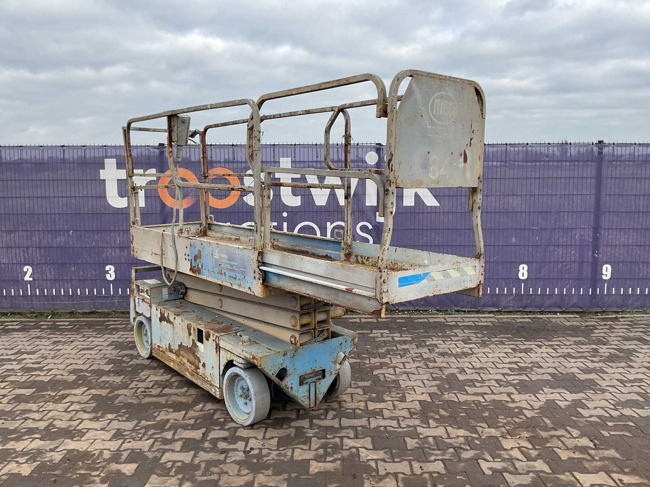 2005 - MEC - 2633ES - SCISSOR LIFT - Работна площадка: снимка 5 2005 - MEC - 2633ES - SCISSOR LIFT - Работна площадка: снимка 5