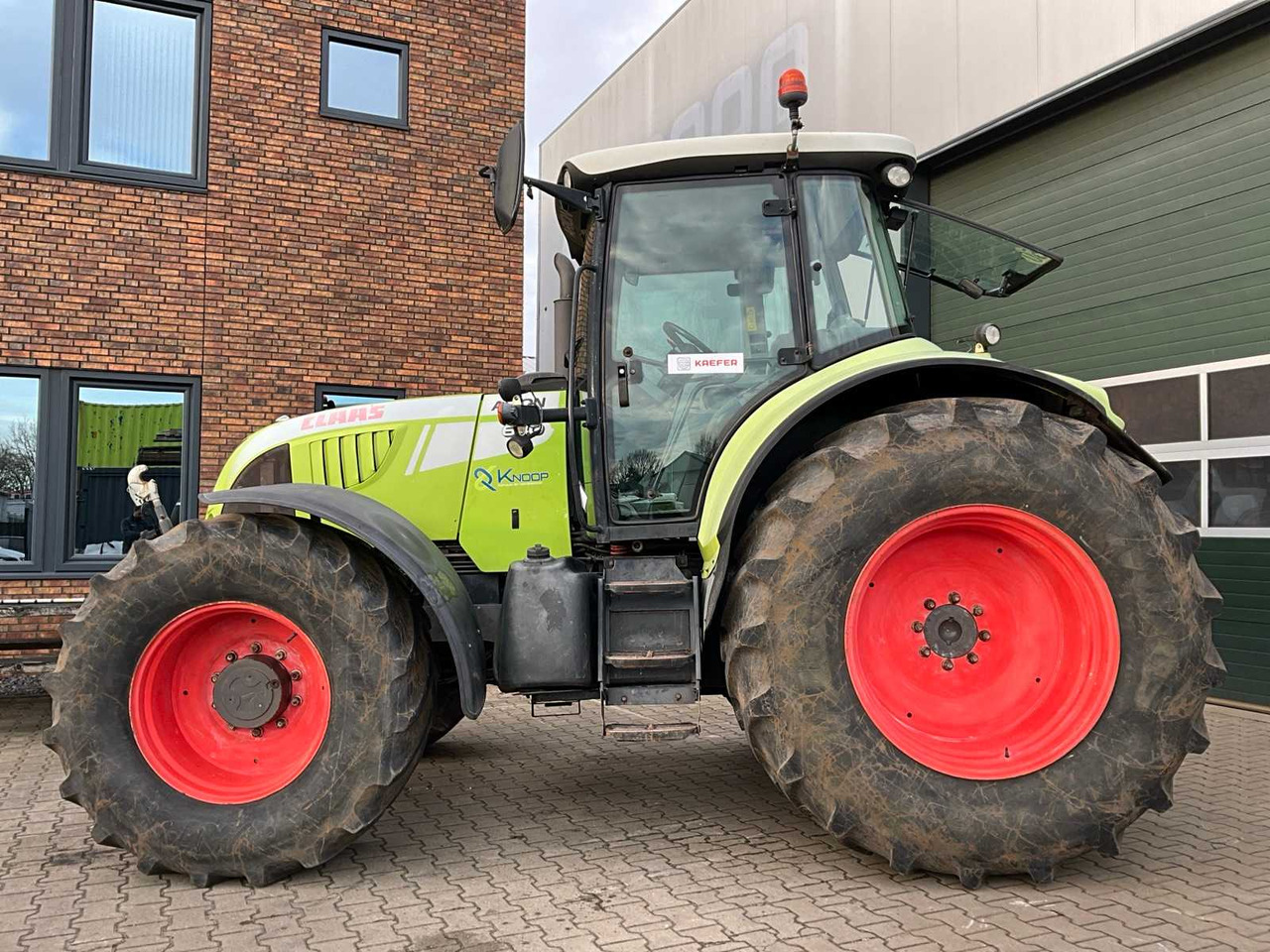 2009 CLAAS ARION 640 A19 FOUR-WHEEL DRIVE FARM TRACTOR - Трактор: снимка 5 2009 CLAAS ARION 640 A19 FOUR-WHEEL DRIVE FARM TRACTOR - Трактор: снимка 5