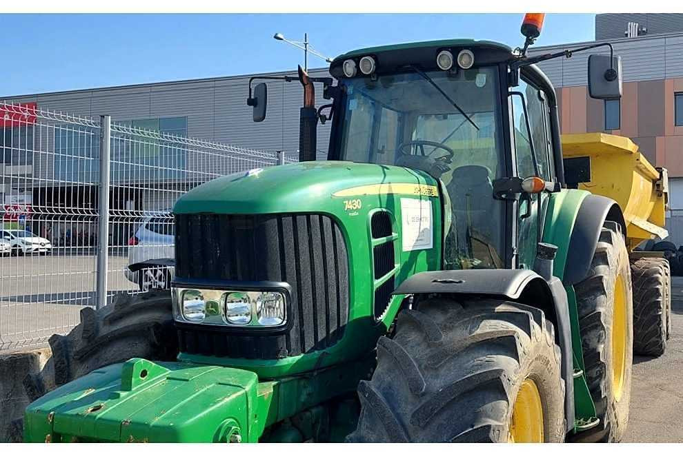 2009 -JOHN DEERE - 7430 MW2 CD44 - 4-WHEEL DRIVE TRACTOR - Трактор: снимка 5 2009 -JOHN DEERE - 7430 MW2 CD44 - 4-WHEEL DRIVE TRACTOR - Трактор: снимка 5