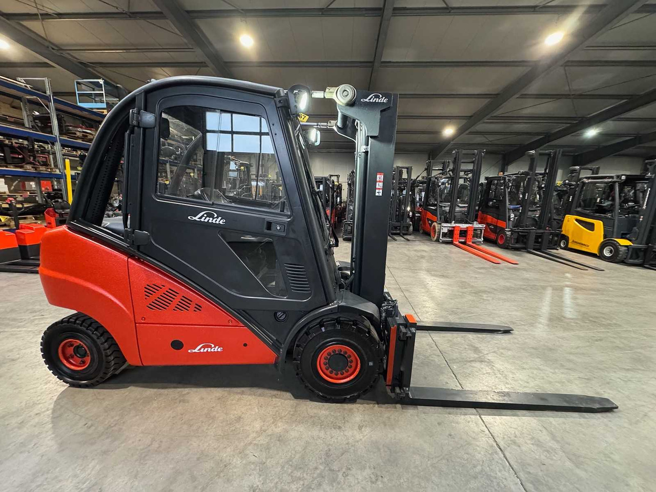 Мотокар 2010 LINDE H30D-01 3.000KG 3.+4. VALVE FORK ADJUSTER TRIPLEX DIESEL FORKLIFT FORKLIFT 10,482 HOURS.: снимка 9 Мотокар 2010 LINDE H30D-01 3.000KG 3.+4. VALVE FORK ADJUSTER TRIPLEX DIESEL FORKLIFT FORKLIFT 10,482 HOURS.: снимка 9