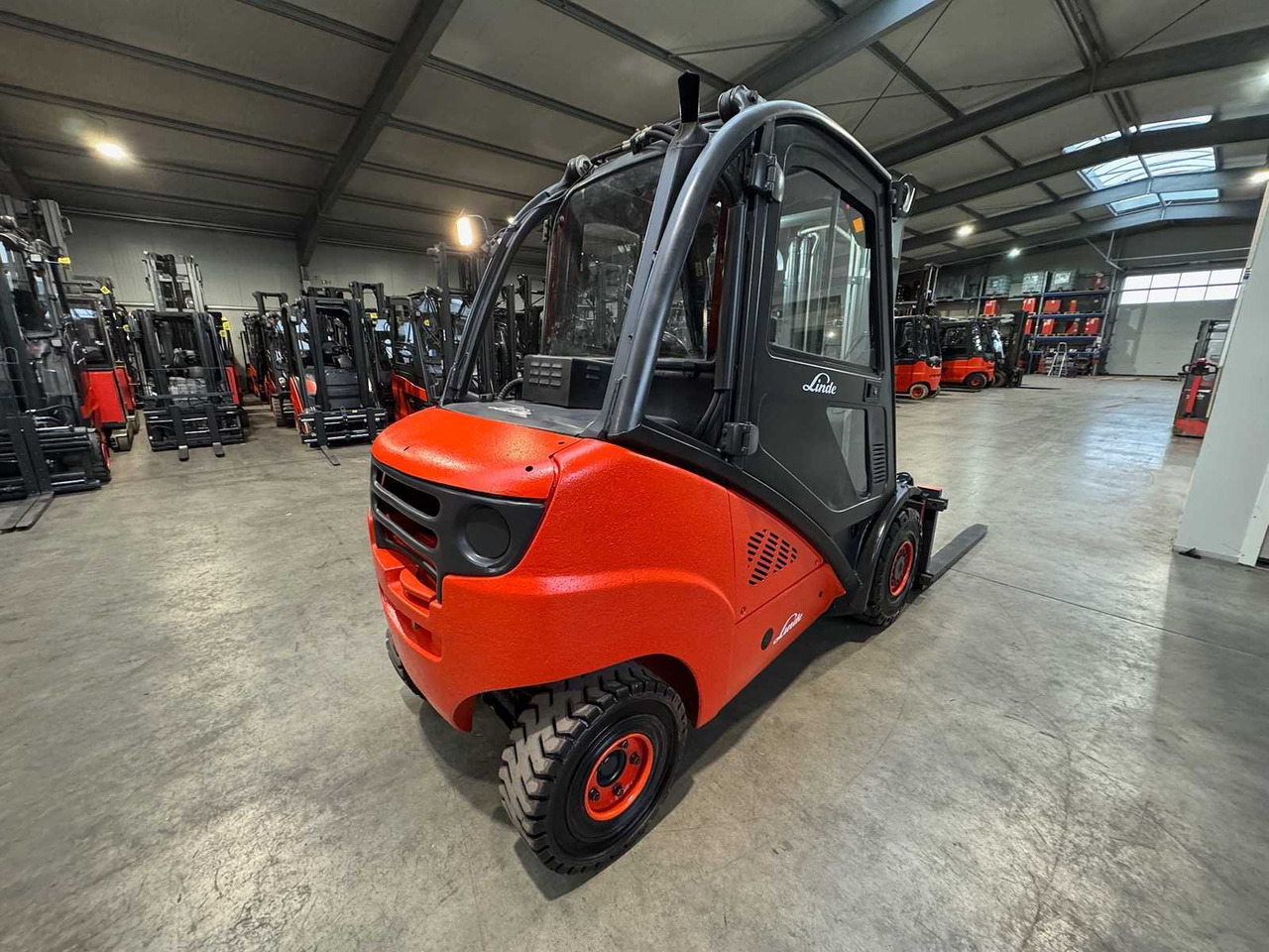 Мотокар 2010 LINDE H30D-01 3.000KG 3.+4. VALVE FORK ADJUSTER TRIPLEX DIESEL FORKLIFT FORKLIFT 10,482 HOURS.: снимка 10 Мотокар 2010 LINDE H30D-01 3.000KG 3.+4. VALVE FORK ADJUSTER TRIPLEX DIESEL FORKLIFT FORKLIFT 10,482 HOURS.: снимка 10