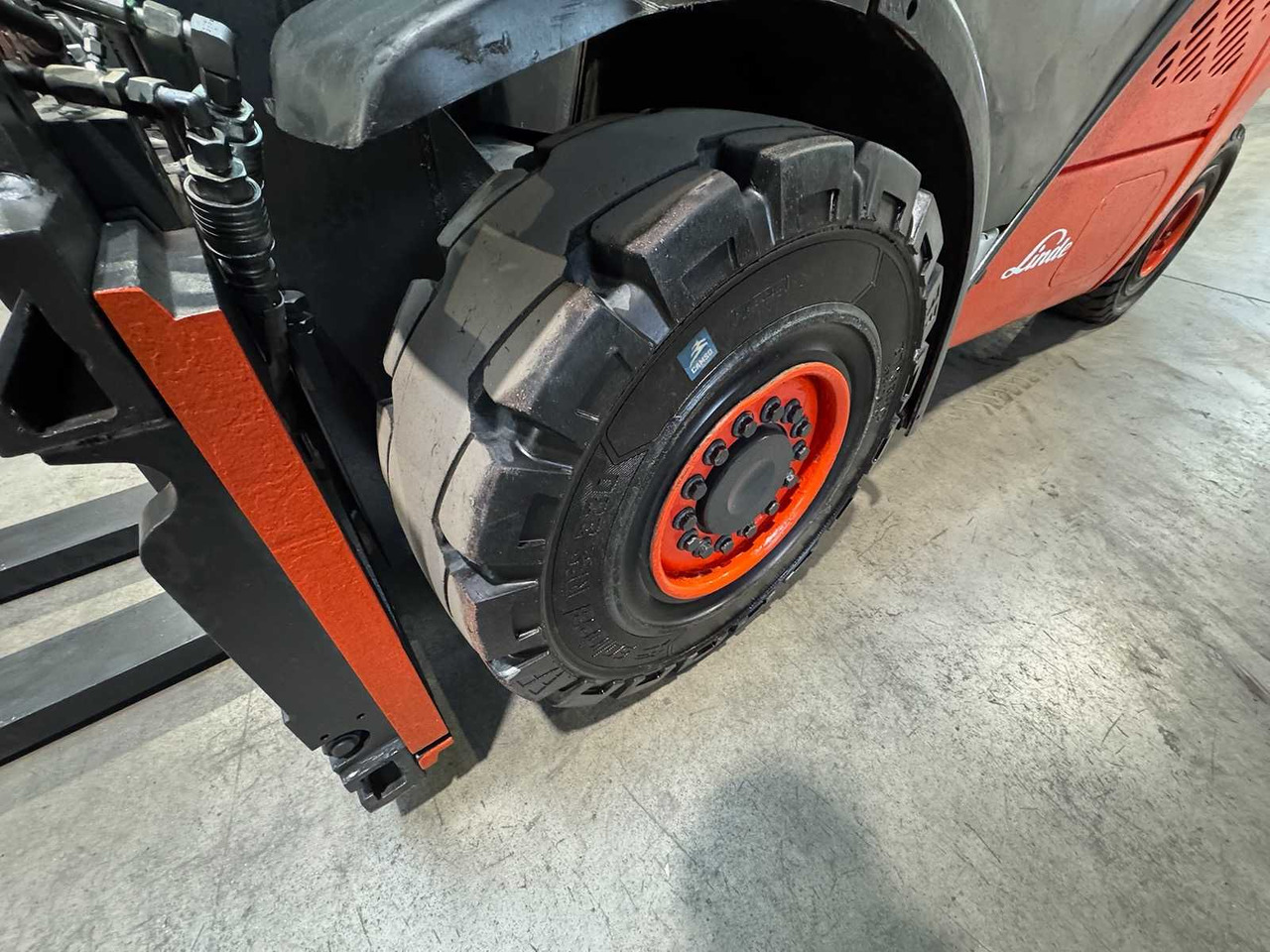 Мотокар 2010 LINDE H30D-01 3.000KG 3.+4. VALVE FORK ADJUSTER TRIPLEX DIESEL FORKLIFT FORKLIFT 10,482 HOURS.: снимка 11 Мотокар 2010 LINDE H30D-01 3.000KG 3.+4. VALVE FORK ADJUSTER TRIPLEX DIESEL FORKLIFT FORKLIFT 10,482 HOURS.: снимка 11