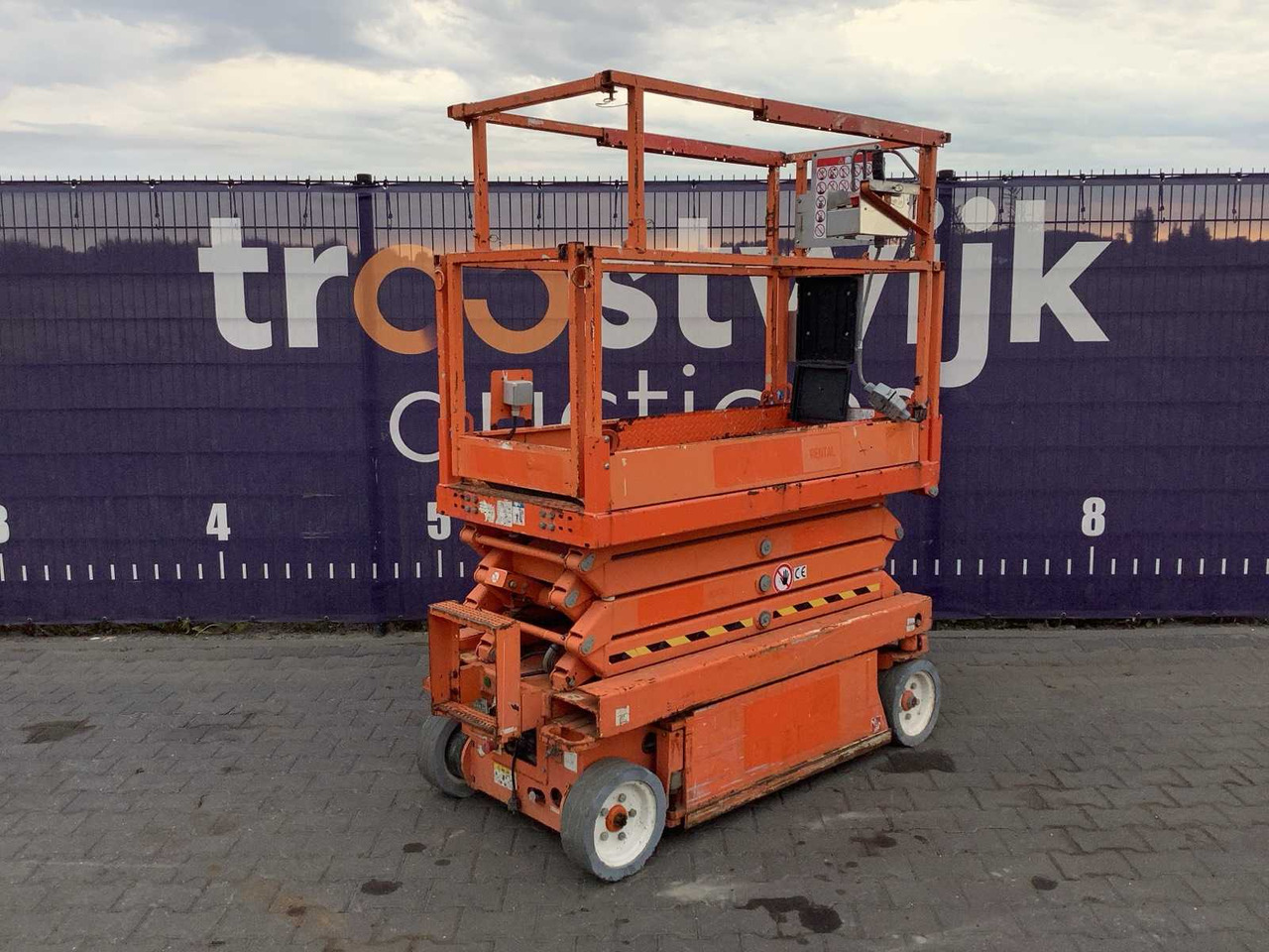 2014 - SKYJACK - SJ-III 3219 - SCISSOR LIFT - Работна площадка: снимка 3 2014 - SKYJACK - SJ-III 3219 - SCISSOR LIFT - Работна площадка: снимка 3