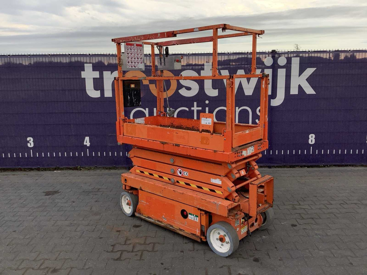 2014 - SKYJACK - SJ-III 3219 - SCISSOR LIFT - Работна площадка: снимка 4 2014 - SKYJACK - SJ-III 3219 - SCISSOR LIFT - Работна площадка: снимка 4