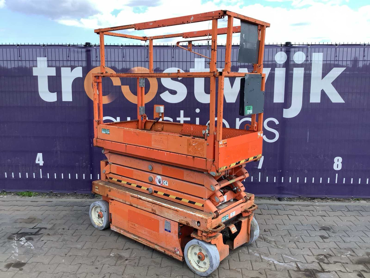 2014 - SKYJACK - SJ3-3219 - SCISSOR LIFT - Работна площадка: снимка 2 2014 - SKYJACK - SJ3-3219 - SCISSOR LIFT - Работна площадка: снимка 2