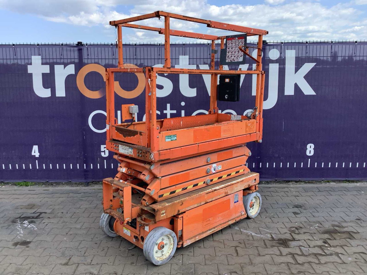 2014 - SKYJACK - SJ3-3219 - SCISSOR LIFT - Работна площадка: снимка 1 2014 - SKYJACK - SJ3-3219 - SCISSOR LIFT - Работна площадка: снимка 1