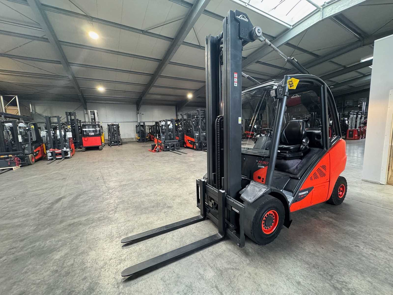 2015 SERVICE + UVV 09/2026 LINDE H30T 3,000KG TRIPLEX 645CM GAS FORKLIFT FORKLIFT 4,066 HOURS - Мотокар: снимка 1 2015 SERVICE + UVV 09/2026 LINDE H30T 3,000KG TRIPLEX 645CM GAS FORKLIFT FORKLIFT 4,066 HOURS - Мотокар: снимка 1
