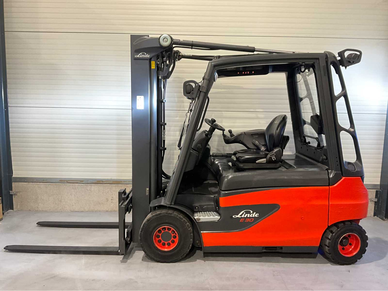 2017 LINDE E30L-01 3000KG FORKLIFT - Мотокар: снимка 2 2017 LINDE E30L-01 3000KG FORKLIFT - Мотокар: снимка 2