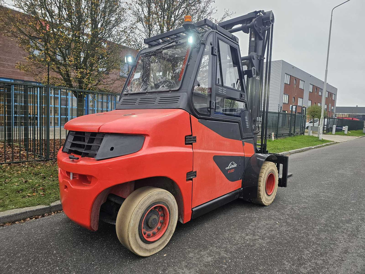 2017 LINDE E80-01/900 8000KG BATTERY 2020 FORKLIFT - Мотокар: снимка 4 2017 LINDE E80-01/900 8000KG BATTERY 2020 FORKLIFT - Мотокар: снимка 4