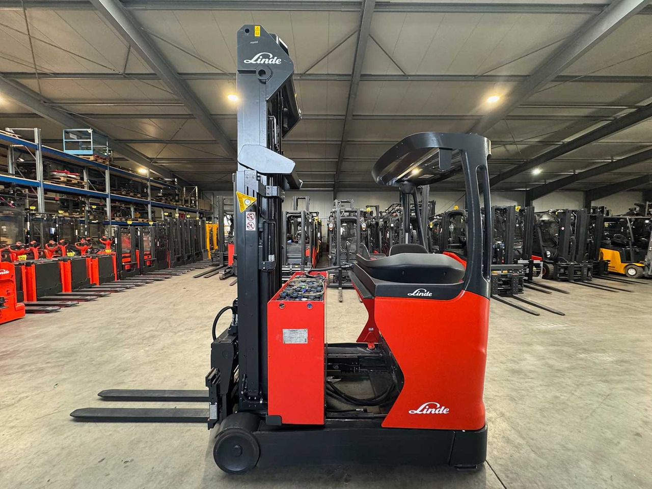 2017 LINDE R16 1.600KG TRIPLEX 700CM FORK ADJUSTER FORKLIFT ELECTRIC FORKLIFT REACH TRUCK - Мотокар: снимка 5 2017 LINDE R16 1.600KG TRIPLEX 700CM FORK ADJUSTER FORKLIFT ELECTRIC FORKLIFT REACH TRUCK - Мотокар: снимка 5