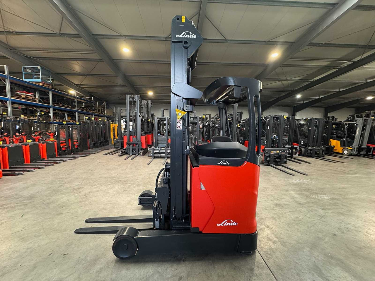 2017 LINDE R16 1.600KG TRIPLEX 700CM FORK ADJUSTER FORKLIFT ELECTRIC FORKLIFT REACH TRUCK - Мотокар: снимка 2 2017 LINDE R16 1.600KG TRIPLEX 700CM FORK ADJUSTER FORKLIFT ELECTRIC FORKLIFT REACH TRUCK - Мотокар: снимка 2