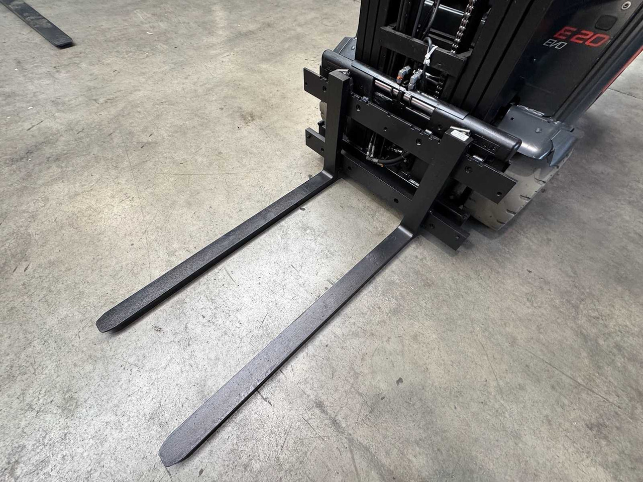 2018 SERVICE + UVV 10/2026 LINDE E20L EVO 2.000KG TRIPLEX 680CM ELECTRIC FORKLIFT FORKLIFT - Мотокар: снимка 4 2018 SERVICE + UVV 10/2026 LINDE E20L EVO 2.000KG TRIPLEX 680CM ELECTRIC FORKLIFT FORKLIFT - Мотокар: снимка 4