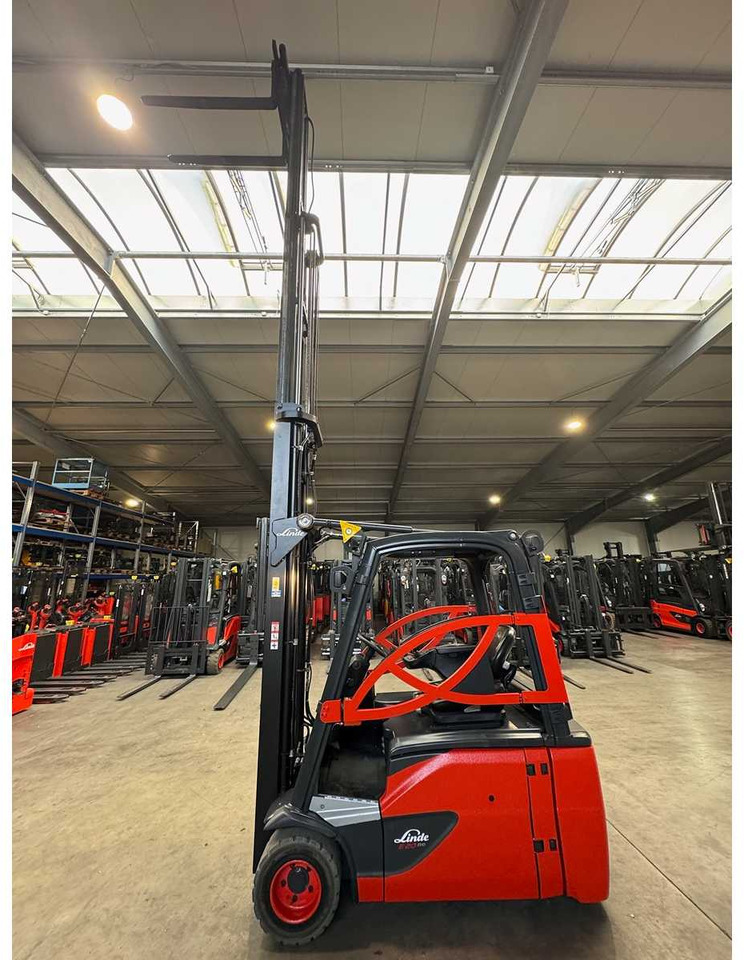 2018 SERVICE + UVV 10/2026 LINDE E20L EVO 2.000KG TRIPLEX 680CM ELECTRIC FORKLIFT FORKLIFT - Мотокар: снимка 5 2018 SERVICE + UVV 10/2026 LINDE E20L EVO 2.000KG TRIPLEX 680CM ELECTRIC FORKLIFT FORKLIFT - Мотокар: снимка 5