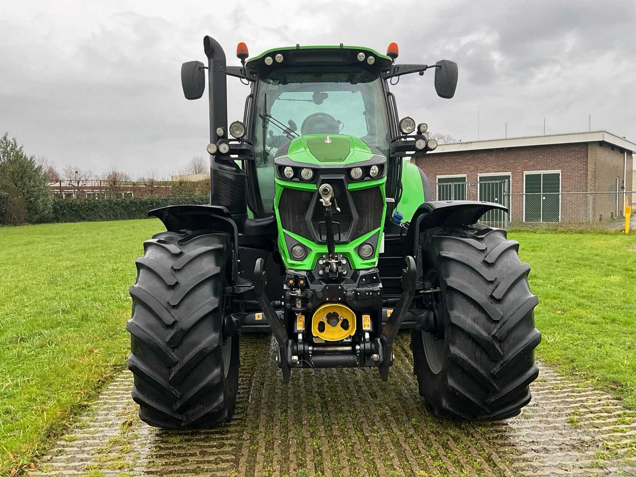 2019 DEUTZ-FAHR AGROTRON 6175.4 TTV VARIO ALL-WHEEL DRIVE FARM TRACTOR - Трактор: снимка 3 2019 DEUTZ-FAHR AGROTRON 6175.4 TTV VARIO ALL-WHEEL DRIVE FARM TRACTOR - Трактор: снимка 3