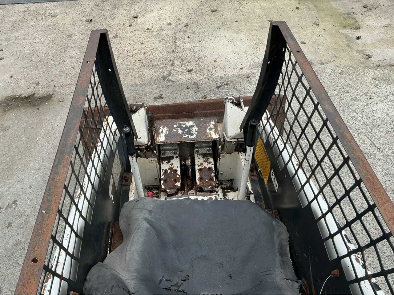 Мини верижен товарач BOBCAT 310 SKID STEER LOADER: снимка 9