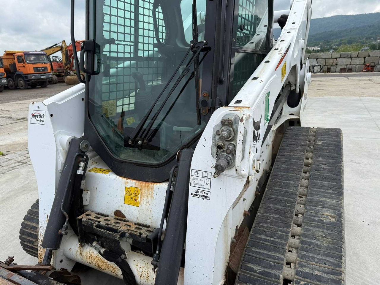 Мини верижен товарач BOBCAT T770 TRACK LOADER: снимка 10