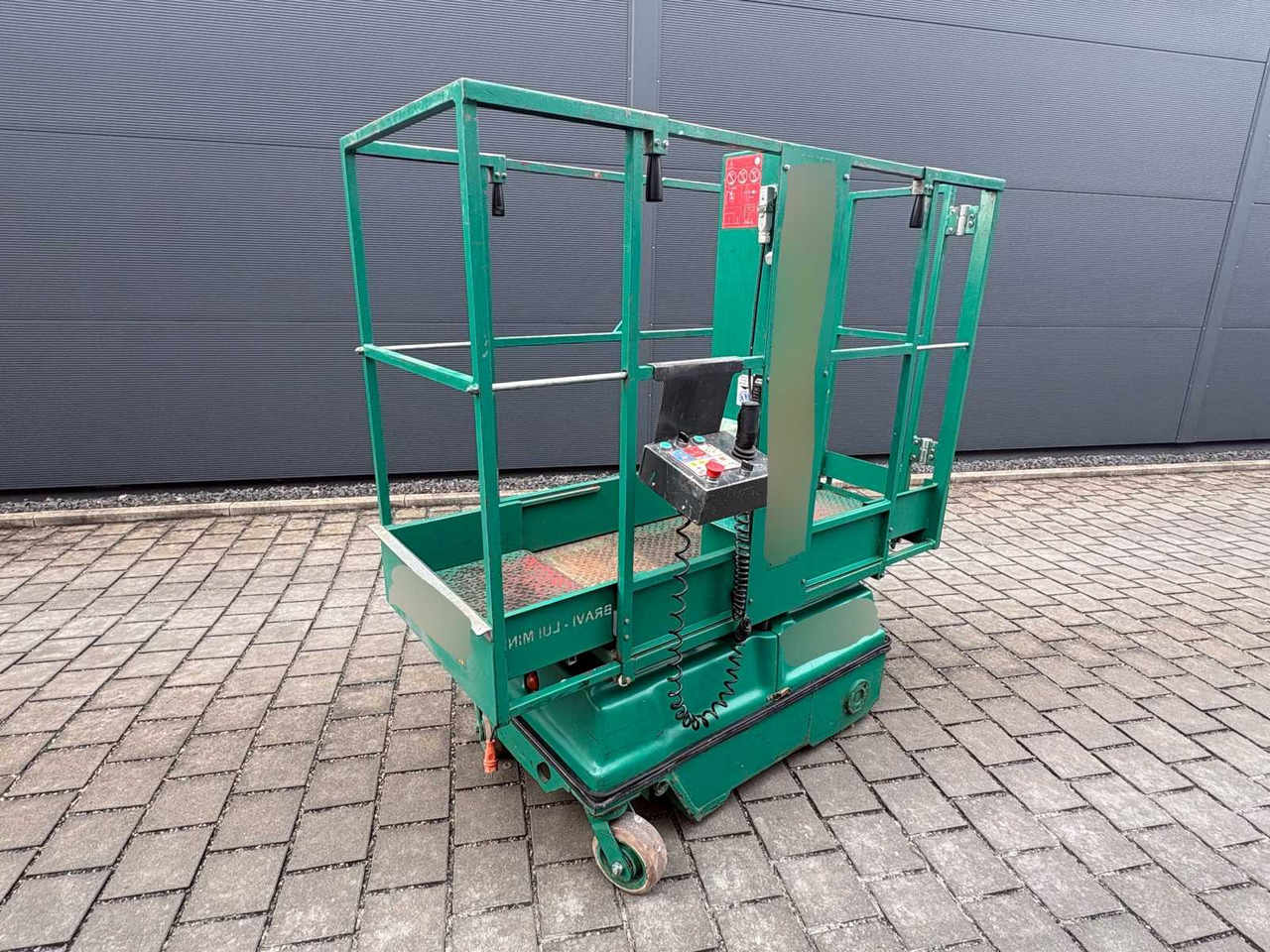 BRAVIISOL LUI M. S.I - AERIAL WORK PLATFORM / MAST LIFT (2010) - Работна площадка: снимка 2 BRAVIISOL LUI M. S.I - AERIAL WORK PLATFORM / MAST LIFT (2010) - Работна площадка: снимка 2