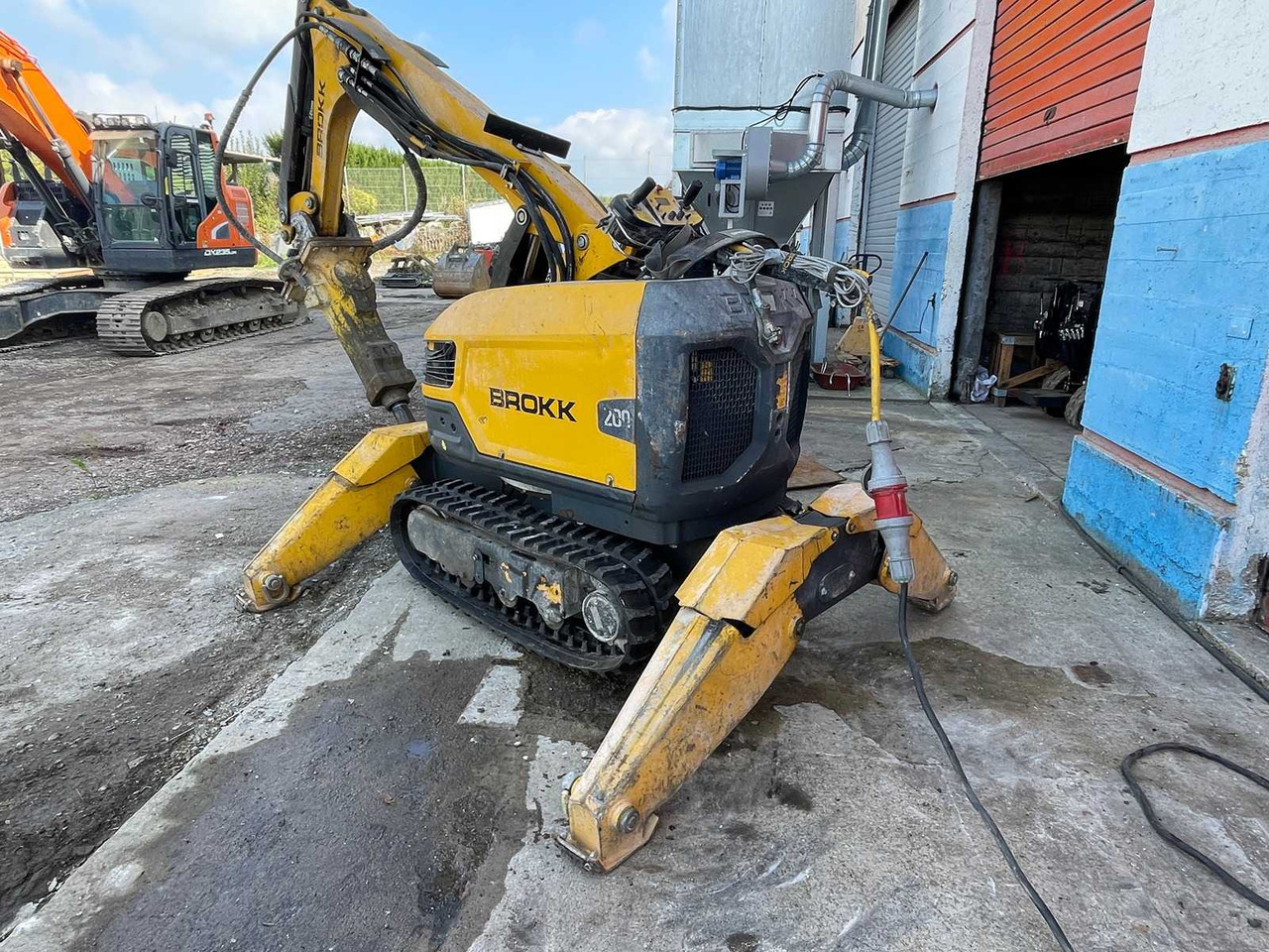 BROKK 200 - Мини багер: снимка 3 BROKK 200 - Мини багер: снимка 3