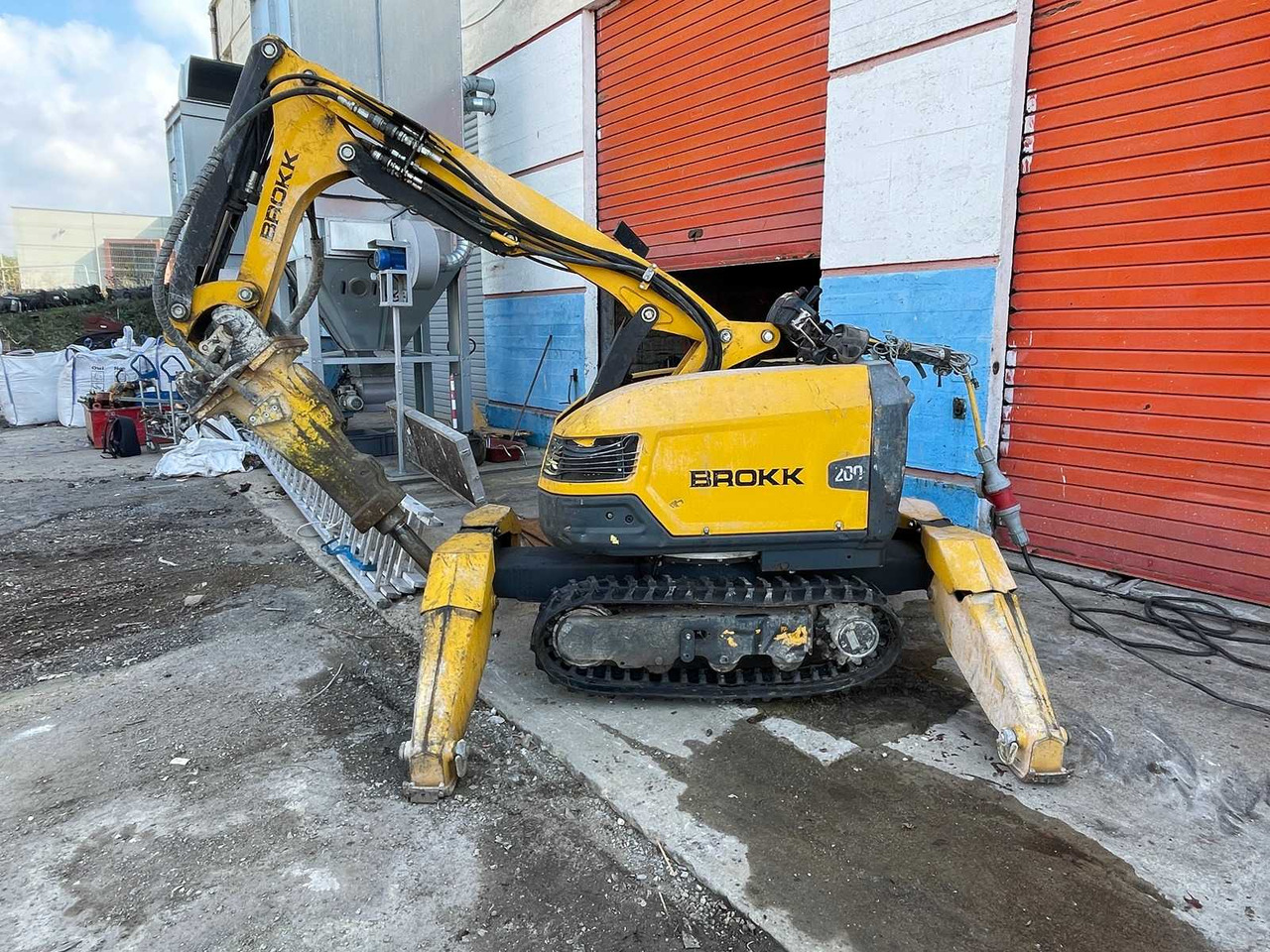 BROKK 200 - Мини багер: снимка 2 BROKK 200 - Мини багер: снимка 2