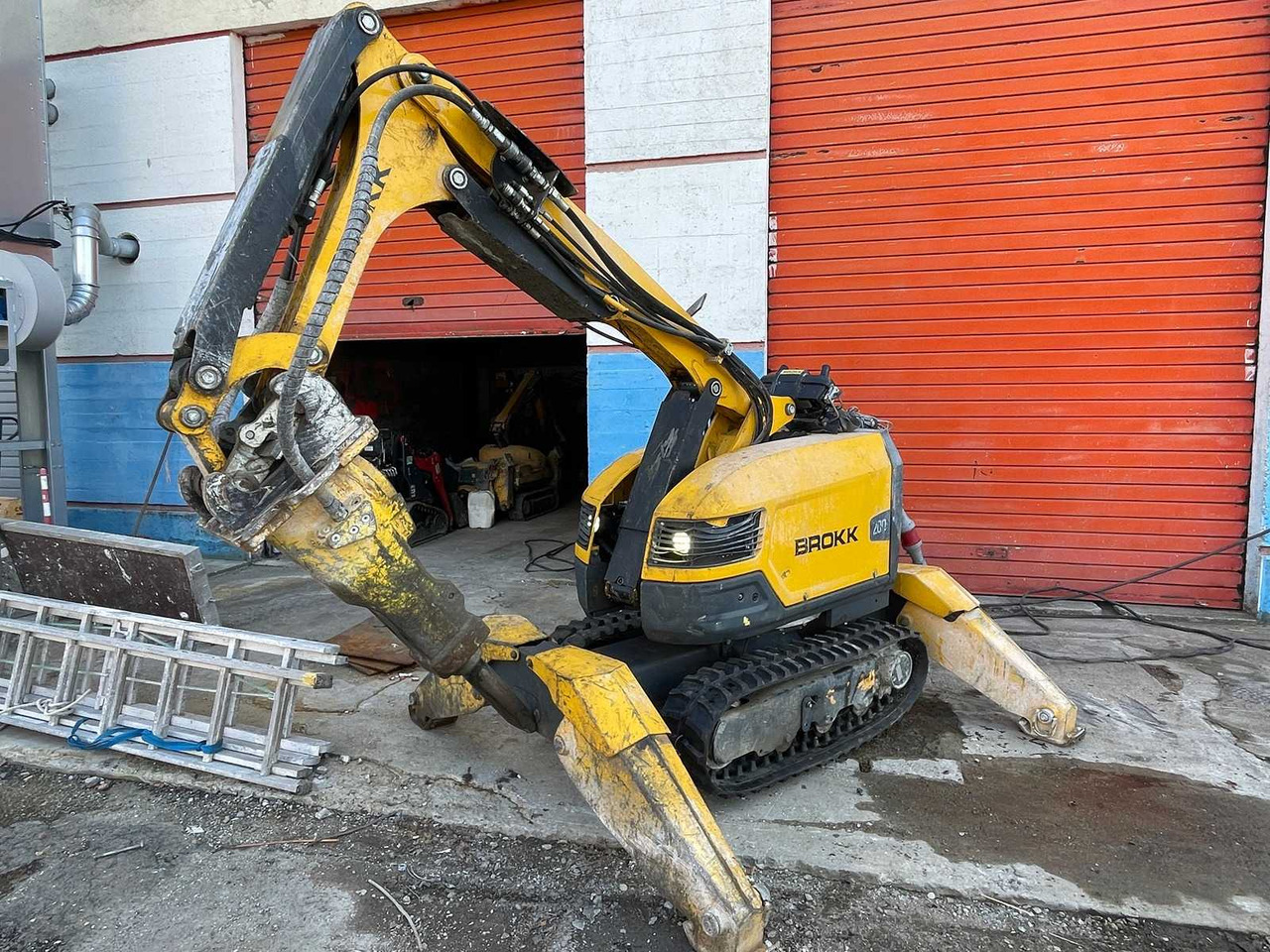 BROKK 200 - Мини багер: снимка 1 BROKK 200 - Мини багер: снимка 1