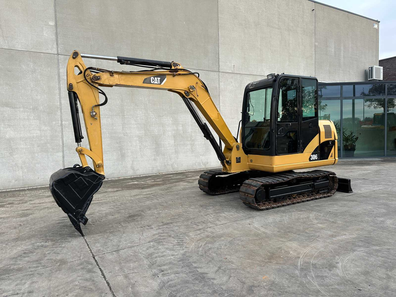 CATERPILLAR - 2011 - 306 - MIDI EXCAVATOR - Багер: снимка 1 CATERPILLAR - 2011 - 306 - MIDI EXCAVATOR - Багер: снимка 1