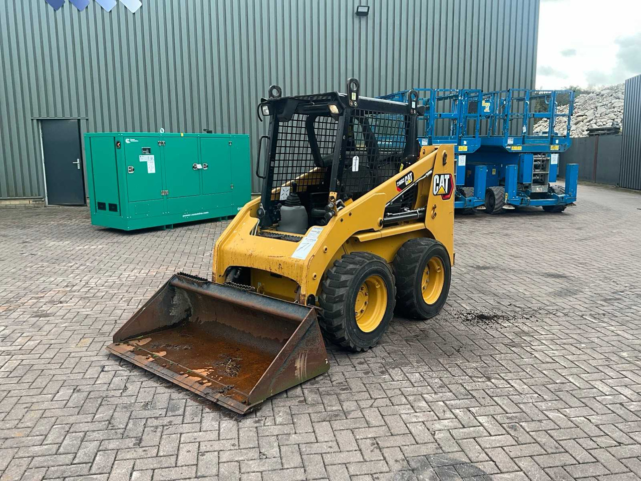 Caterpillar 216B3 - Мини челен товарач: снимка 1 Caterpillar 216B3 - Мини челен товарач: снимка 1