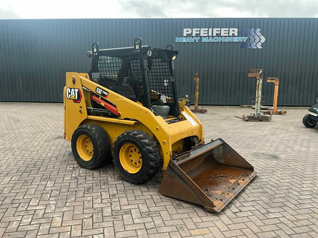 Caterpillar 216B3 - Мини челен товарач: снимка 4 Caterpillar 216B3 - Мини челен товарач: снимка 4