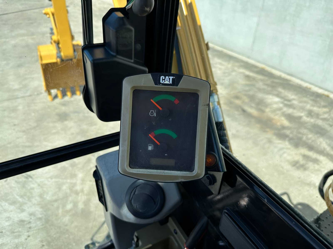 Верижен багер Caterpillar 305.5E2: снимка 38