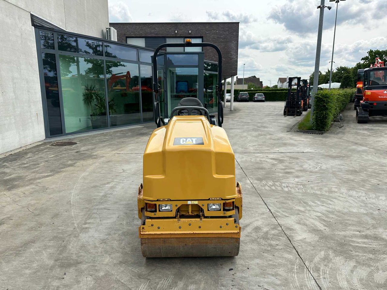 Caterpillar CB14 CB14B - Пътен валяк: снимка 2 Caterpillar CB14 CB14B - Пътен валяк: снимка 2