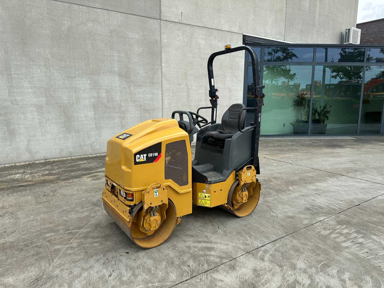 Caterpillar CB14 CB14B - Пътен валяк: снимка 1 Caterpillar CB14 CB14B - Пътен валяк: снимка 1