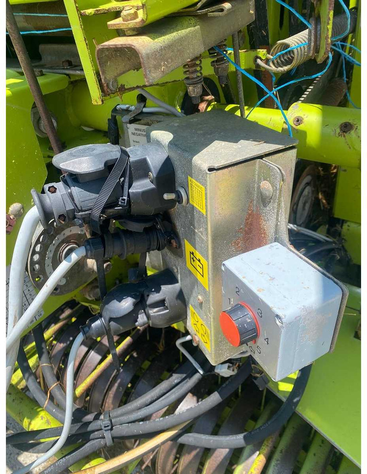 Claas VARIANT 180 - Рулонна сламопреса: снимка 5 Claas VARIANT 180 - Рулонна сламопреса: снимка 5