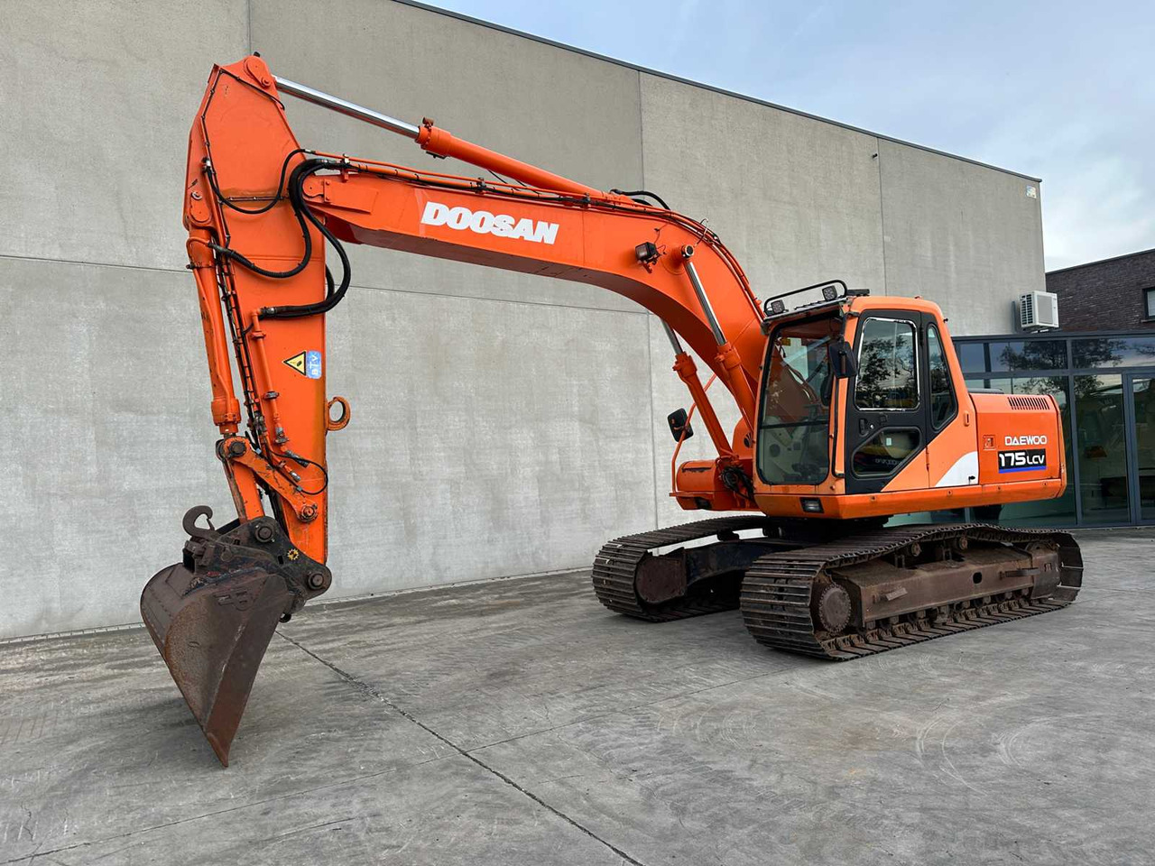 DOOSAN - 2005 - 175 LC-V - CRAWLER EXCAVATOR - Багер: снимка 1 DOOSAN - 2005 - 175 LC-V - CRAWLER EXCAVATOR - Багер: снимка 1