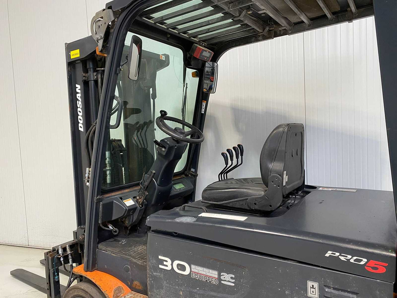 DOOSAN - 2013 - B30X-5 - FORKLIFT TRIPLEX - FREE-LIFT - SIDE-SHIFT - Мотокар: снимка 3 DOOSAN - 2013 - B30X-5 - FORKLIFT TRIPLEX - FREE-LIFT - SIDE-SHIFT - Мотокар: снимка 3