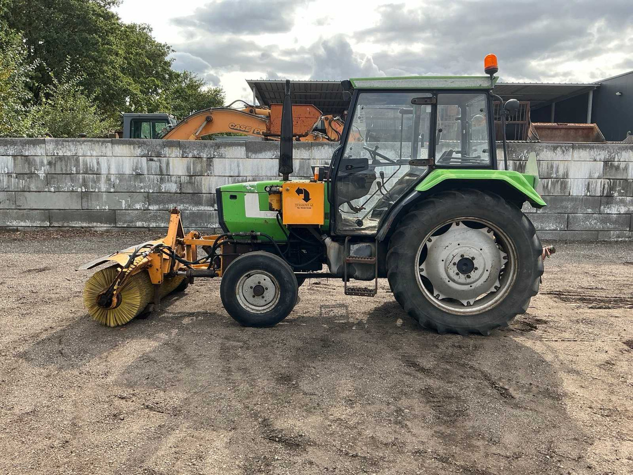 Deutz-Fahr DX3.30 - Трактор: снимка 2 Deutz-Fahr DX3.30 - Трактор: снимка 2