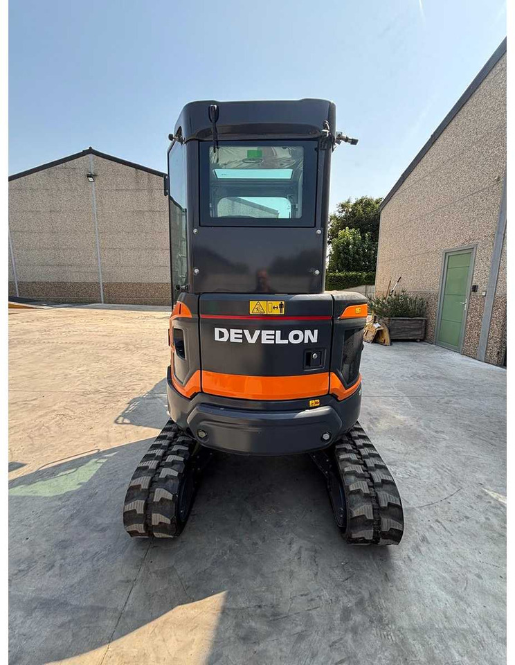 Develon DX27Z-7 - Мини багер: снимка 2 Develon DX27Z-7 - Мини багер: снимка 2