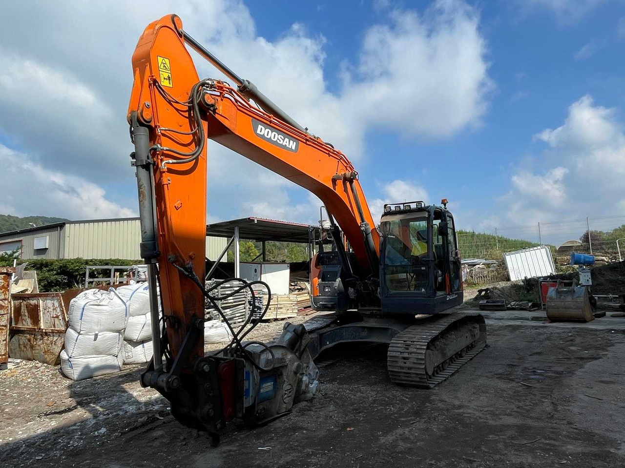 Doosan DX235LCR - Верижен багер: снимка 1 Doosan DX235LCR - Верижен багер: снимка 1
