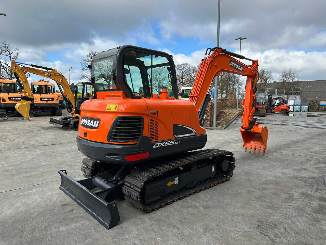 Doosan DX55-9C - Верижен багер: снимка 4 Doosan DX55-9C - Верижен багер: снимка 4