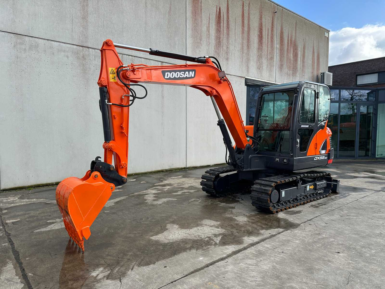 Doosan DX55-9C - Верижен багер: снимка 1 Doosan DX55-9C - Верижен багер: снимка 1
