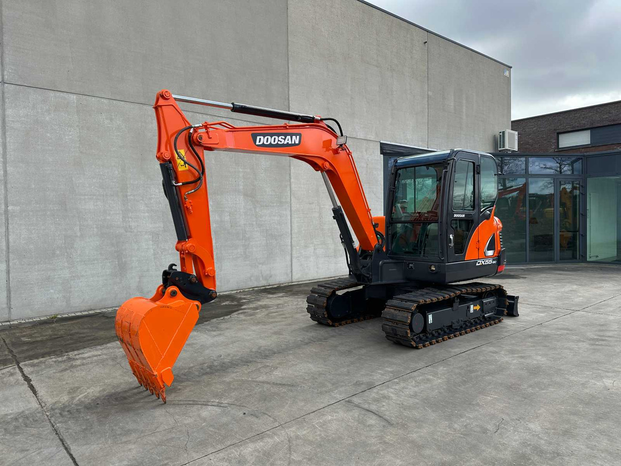 Doosan DX55-9C - Верижен багер: снимка 1 Doosan DX55-9C - Верижен багер: снимка 1